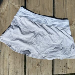 PACE RIVAL LULULEMON MID-RISE SKIRT SIZE 12 TALL (white)